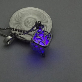 Pendant Necklaces - Tree Of Life Glowing Pendant Necklace